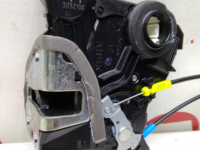 Замок двери TOYOTA Camry 