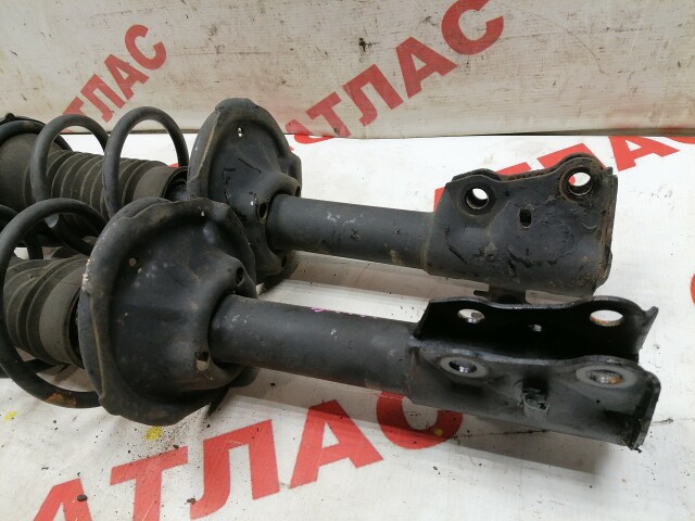 Стойка TOYOTA Ist 