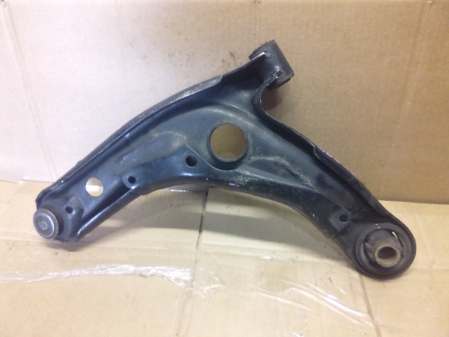 Рычаг TOYOTA Vitz 