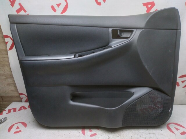 Обшивка двери TOYOTA Corolla Fielder 