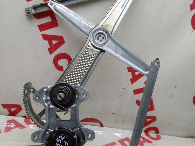 Стеклоподъемник TOYOTA FunCargo 