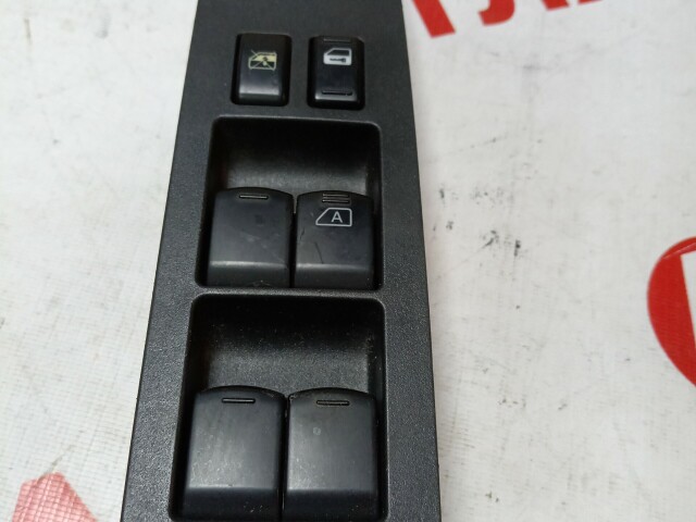 Блок управления стеклоподъемниками NISSAN X-Trail 