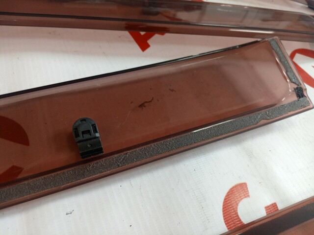 Ветровик NISSAN Juke 