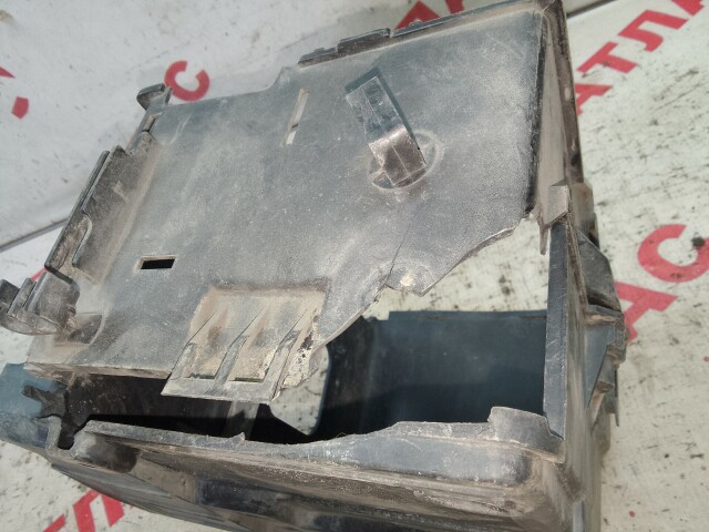 Крепление аккумулятора FORD Focus II 