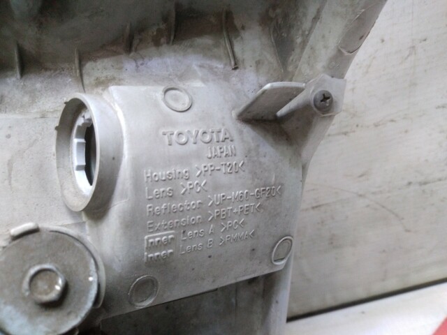 Фара TOYOTA Land Cruiser 