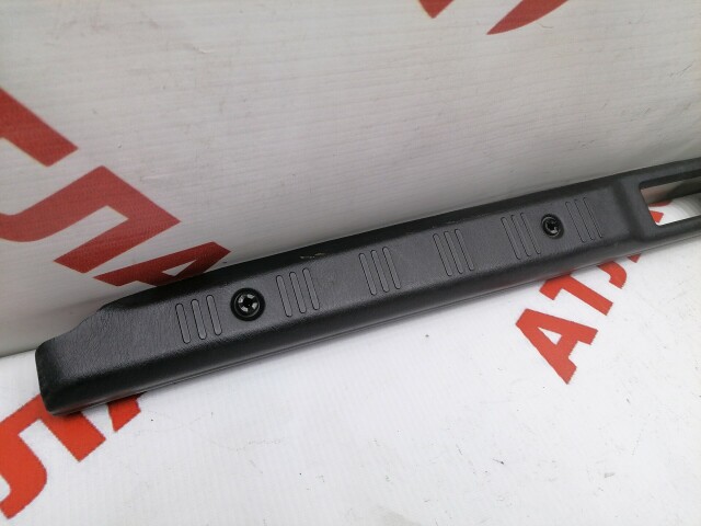 Накладка замка багажника NISSAN Sunny 