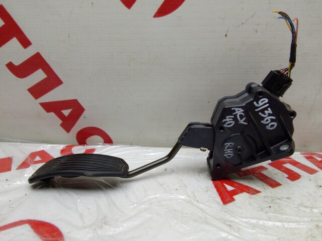 Педаль газа TOYOTA Camry 