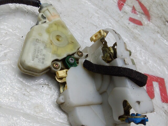 Замок двери NISSAN X-Trail 