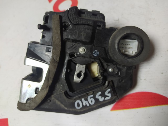 Замок двери TOYOTA Corolla 