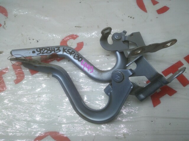 Кронштейны капота TOYOTA Vitz 