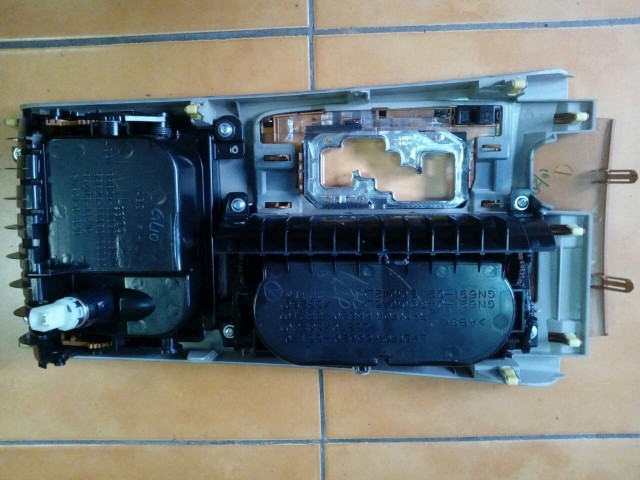 Консоль TOYOTA Camry 