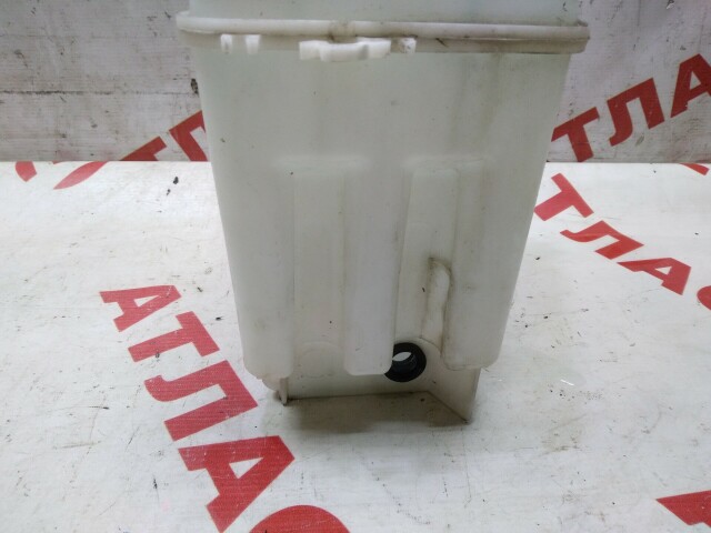 Бачок омывателя TOYOTA Avensis 