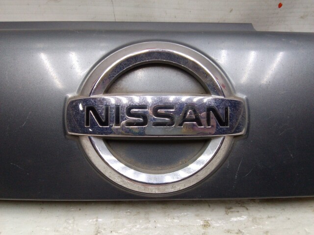 Решетка радиатора NISSAN Cube 