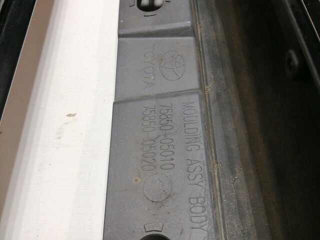 Накладка порога TOYOTA Avensis 