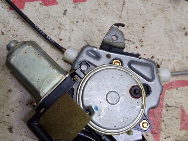 Стеклоподъемник NISSAN Sunny 