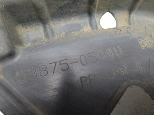 Подкрылок TOYOTA Avensis 