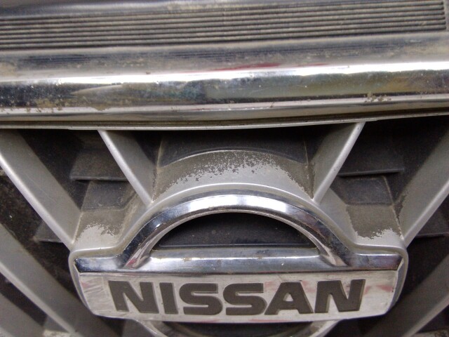 Решетка радиатора NISSAN Sunny 