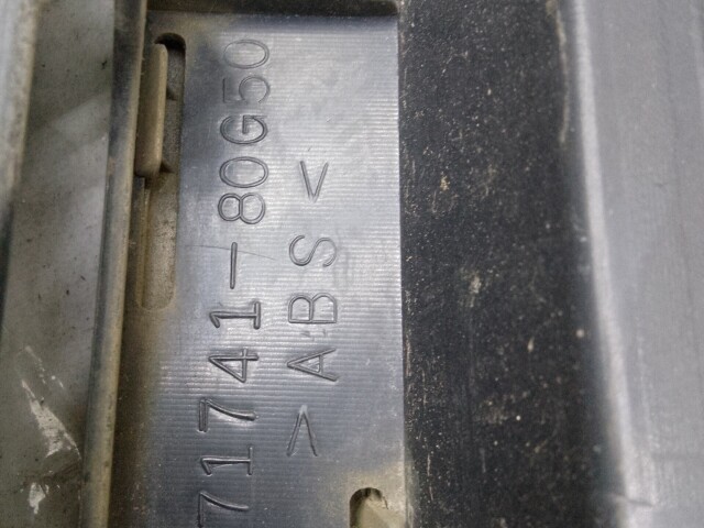 Решетка радиатора SUZUKI Swift 