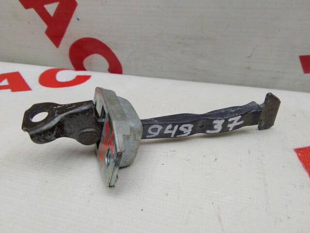 Ограничитель двери TOYOTA Vitz 