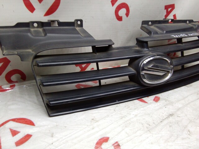 Решетка радиатора SUZUKI Swift 