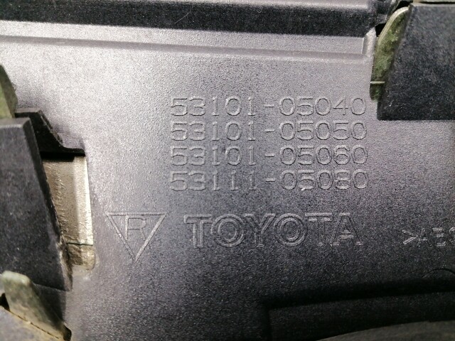 Решетка радиатора TOYOTA Avensis 