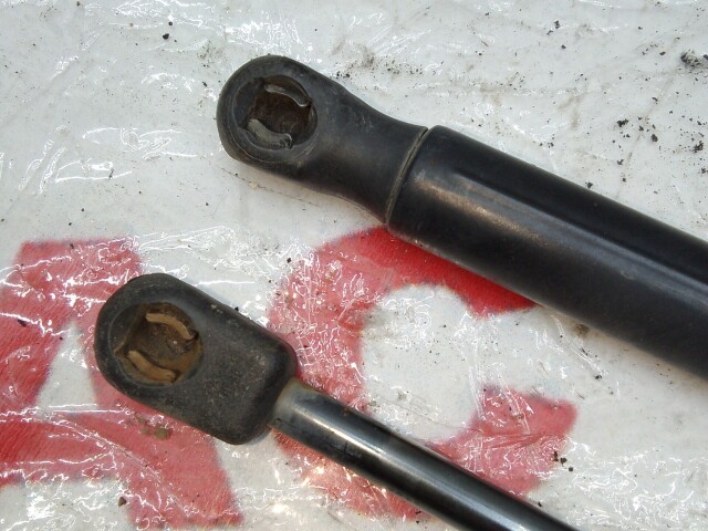 Амортизатор багажника FORD Focus II 