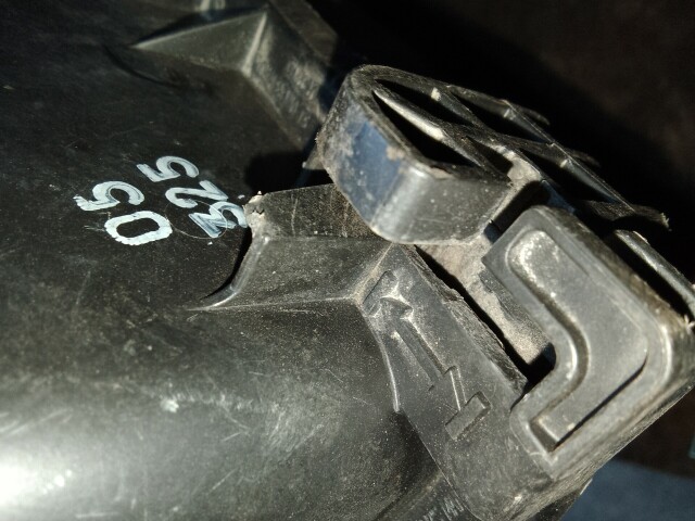 Корпус воздушного фильтра TOYOTA Avensis 1ZZ-FE