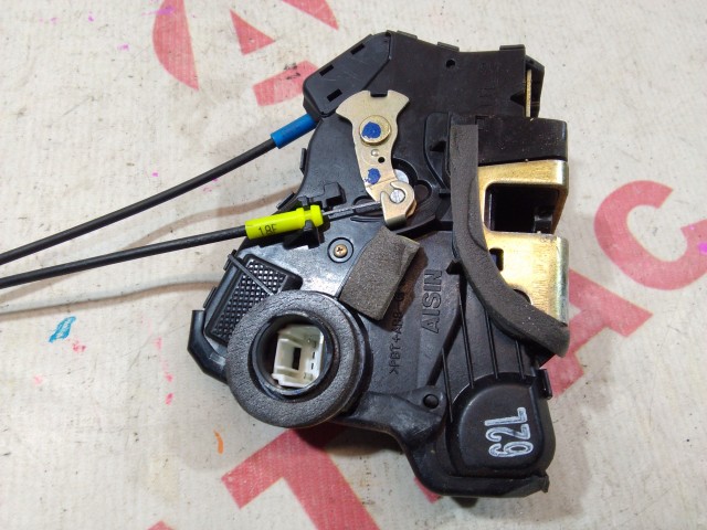 Замок двери TOYOTA Avensis 