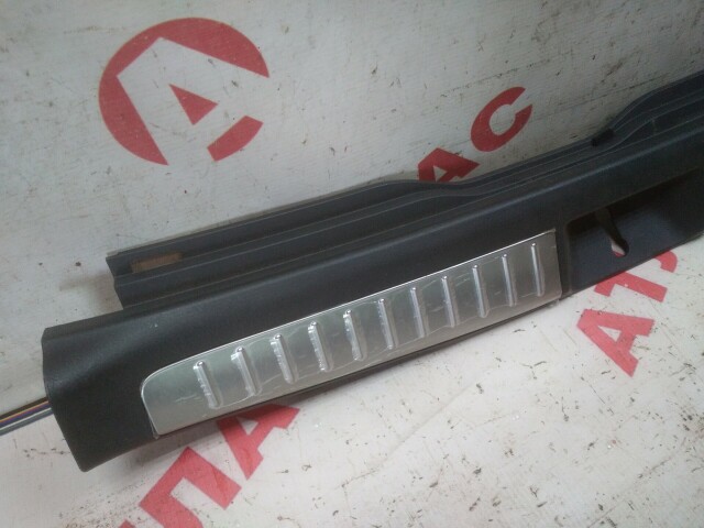 Накладка замка багажника TOYOTA Avensis 