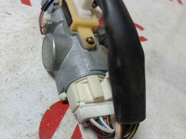 Замок зажигания NISSAN Bluebird Sylphy 