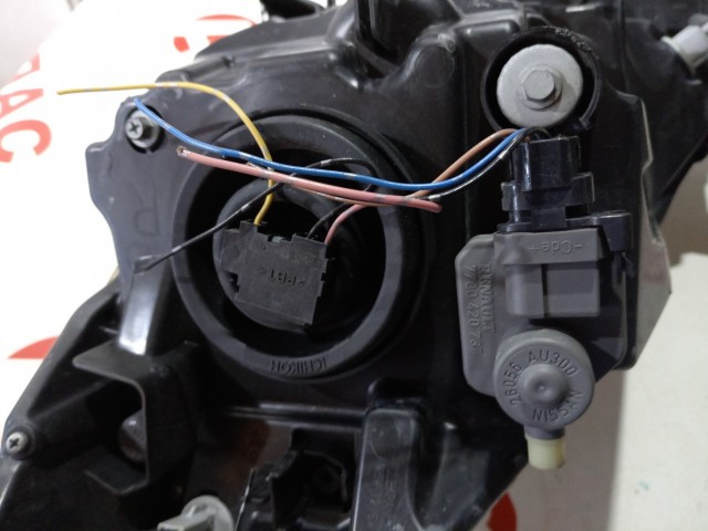 Фара NISSAN Note 