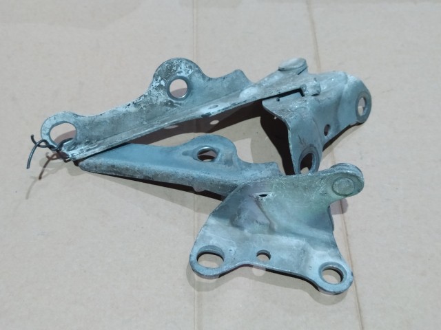 Кронштейны капота TOYOTA Vista 