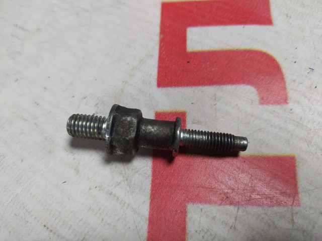 Шпилька HONDA Stepwgn R20A