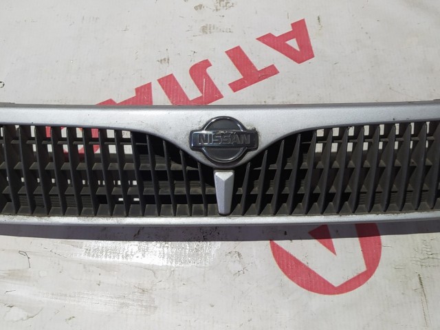 Решетка радиатора NISSAN Primera 