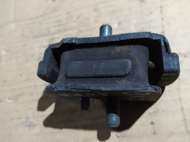Подушка ДВС TOYOTA Surf 3RZ-FE