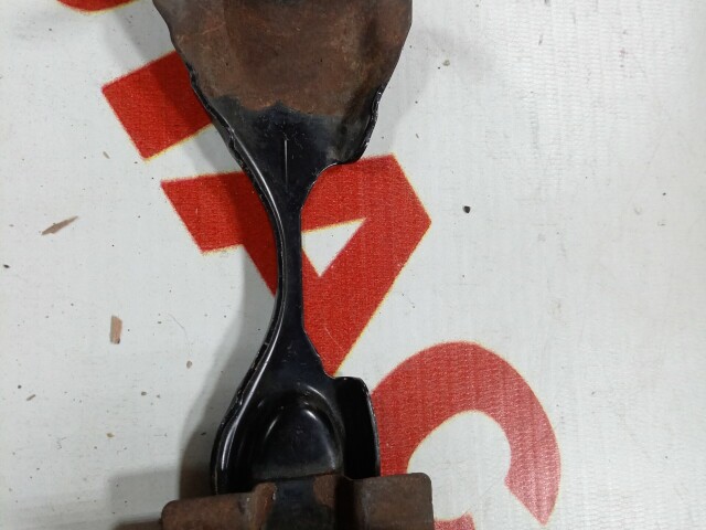 Крепление аккумулятора NISSAN Sunny 