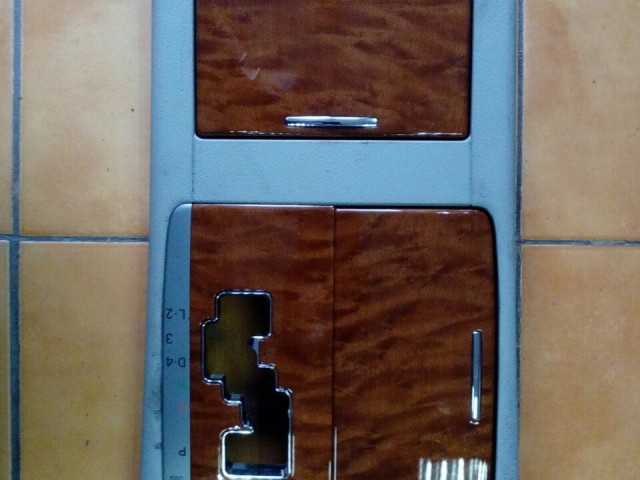 Консоль TOYOTA Camry 