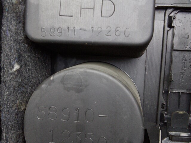 Консоль между сиденьями TOYOTA Corolla 