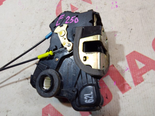 Замок двери TOYOTA Avensis 