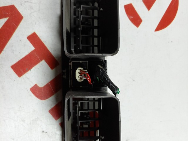 Решетка вентиляции салона TOYOTA Corolla 