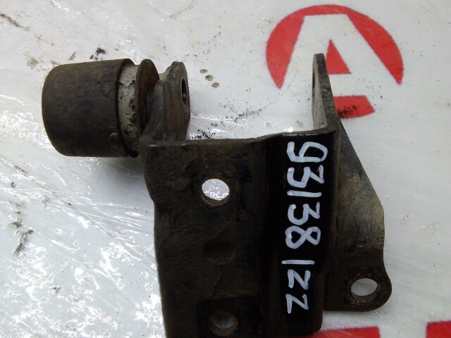 Кронштейн подушки ДВС TOYOTA Avensis 1ZZ-FE