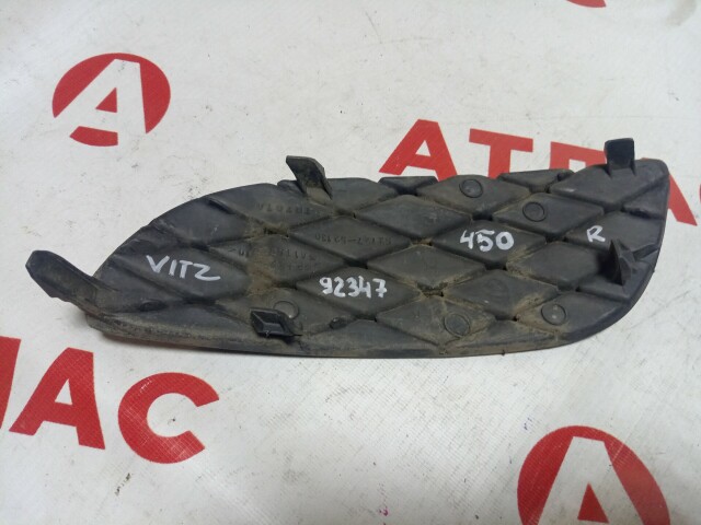 Заглушка в бампер TOYOTA Vitz 