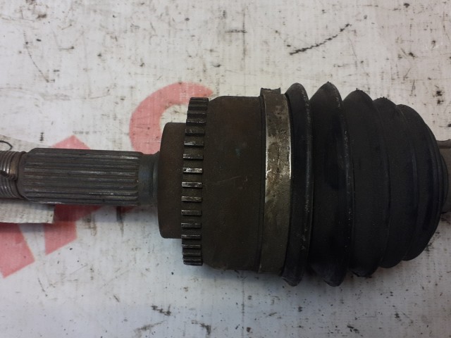 Привод короткий MITSUBISHI Chariot 