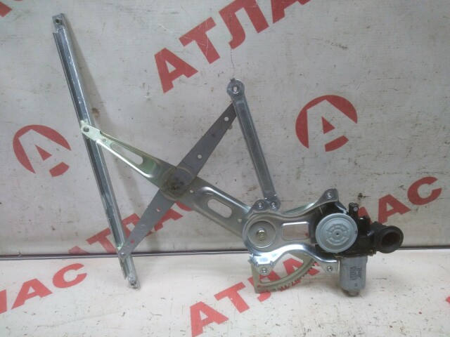 Стеклоподъемник TOYOTA Ist 