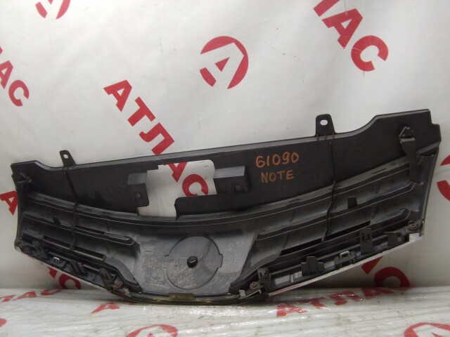 Решетка радиатора NISSAN Note 