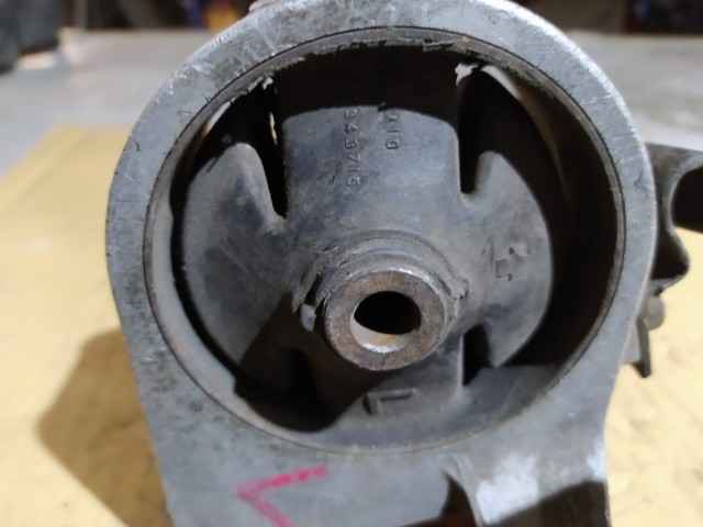 Подушка ДВС MITSUBISHI Diamante 