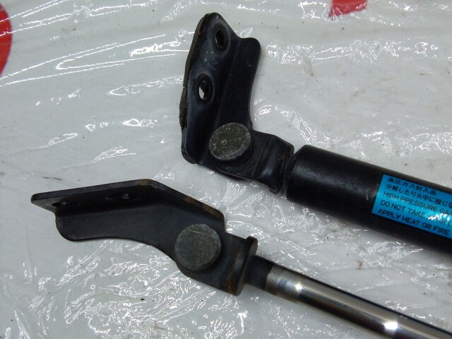 Амортизатор багажника MAZDA Premacy 