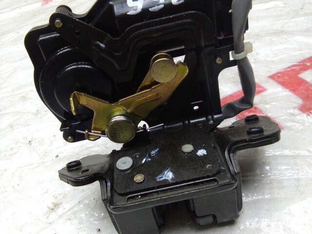 Замок багажника TOYOTA Avensis 