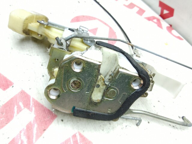 Замок двери TOYOTA FunCargo 