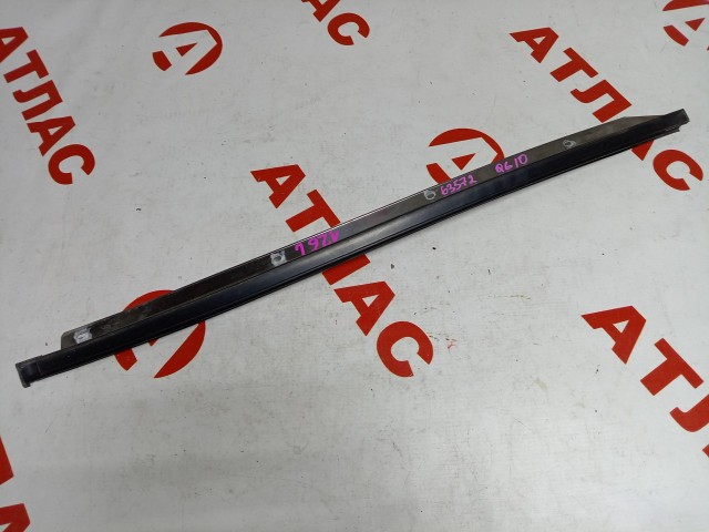 Молдинг лобового стекла NISSAN Bluebird Sylphy 